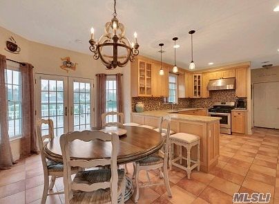 4th image of 725 Jacobs Ln