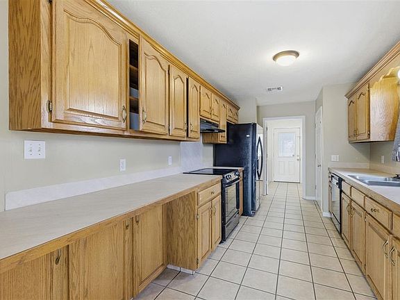 4th image of 320 Cypress St