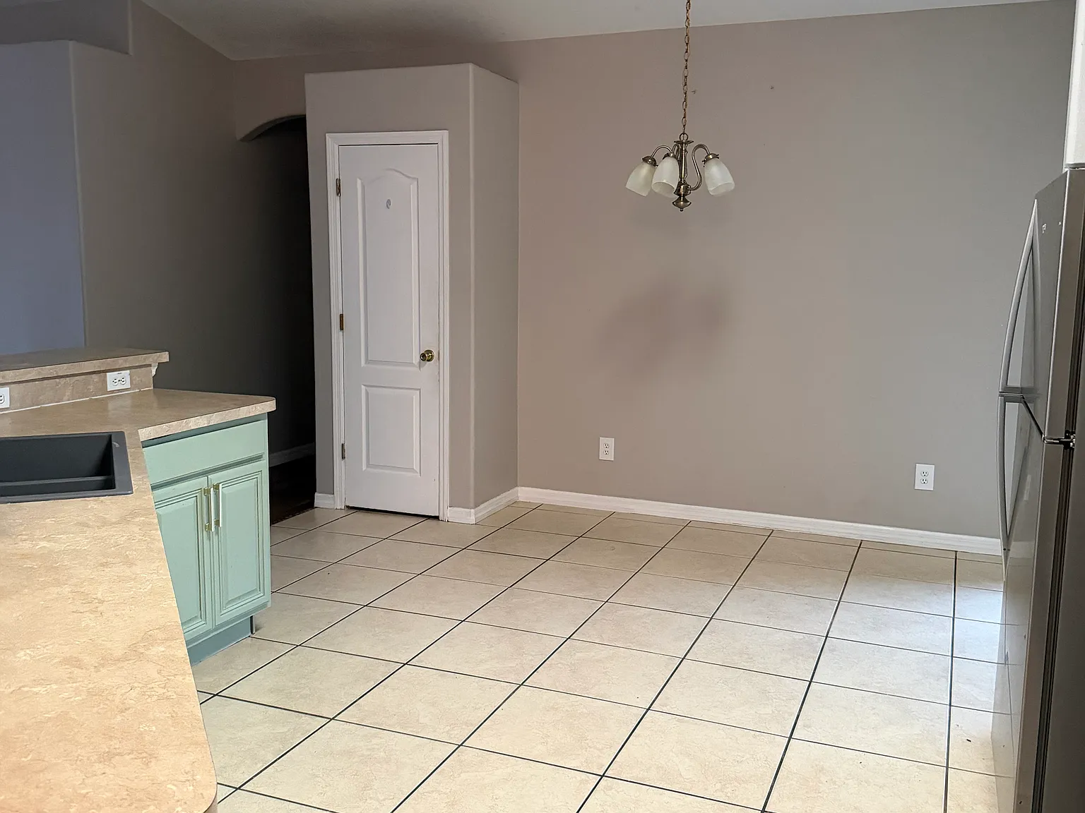 4 bed, 1912 sqft, $2,350 — Photo 4