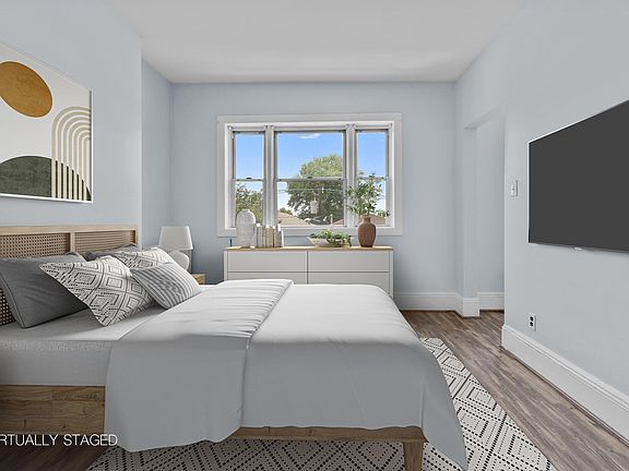 3rd image of 122 Mallory Ave #3