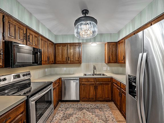 3rd image of 3407 Dovecreek Dr