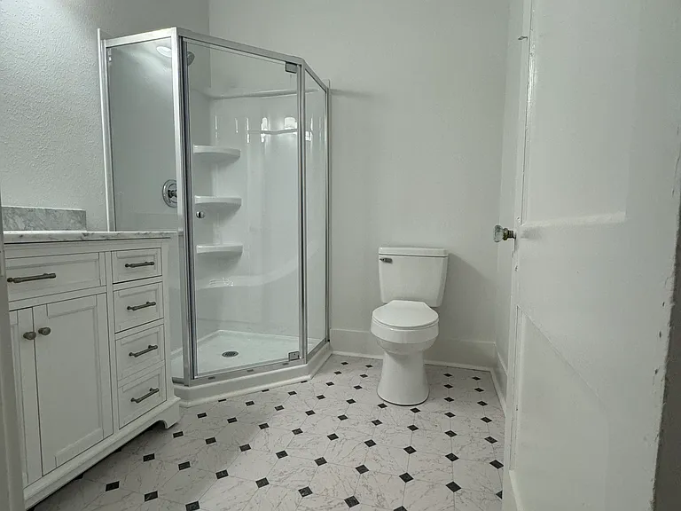 115 W Shaw St — Photo 8