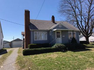 910 W Center St, Fairfield, IL 62837