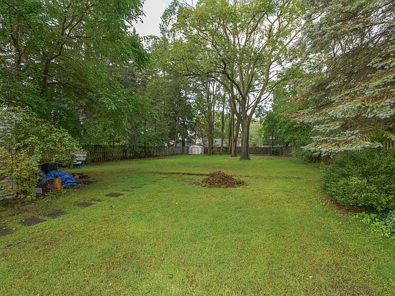 5th image of 916 Ireland Ave