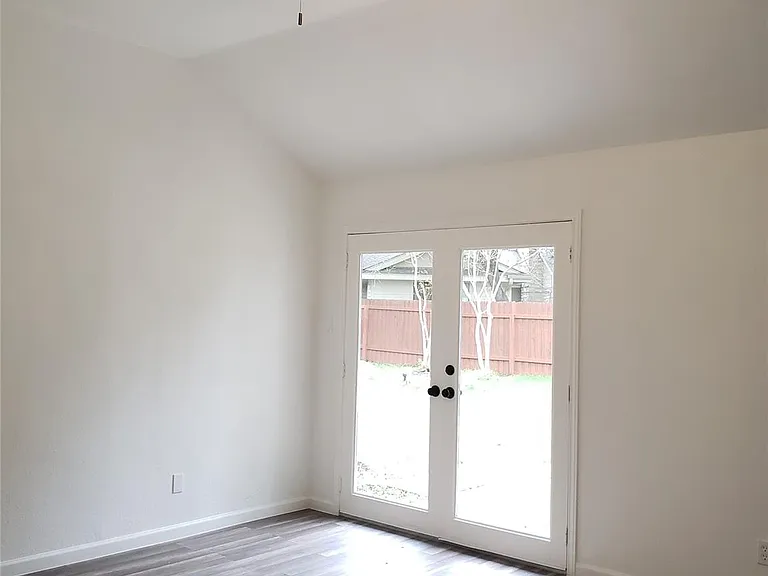 703 Meadow Creek Dr — Photo 22