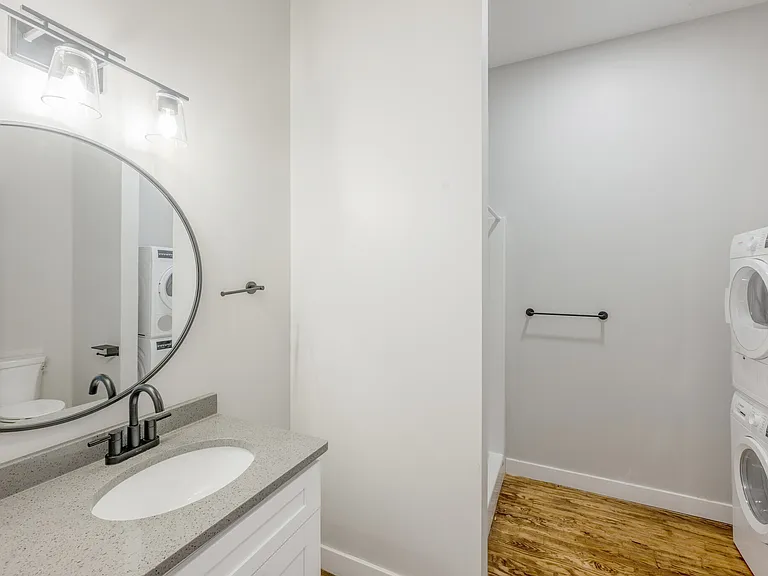 556 Atwells Ave — Photo 4