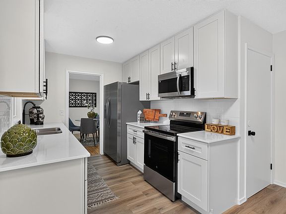 5th image of 1925 W 92nd St