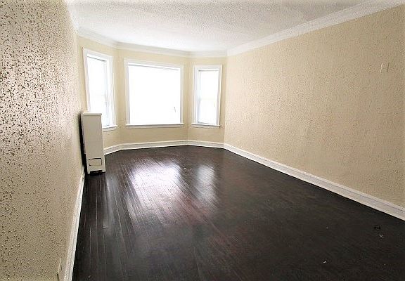 2nd image of 8126 S Drexel Ave APT 1W