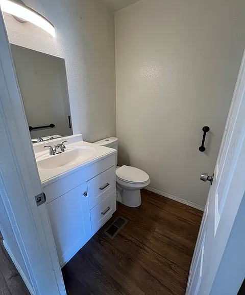 MAIN LEVEL POWDER BATH.