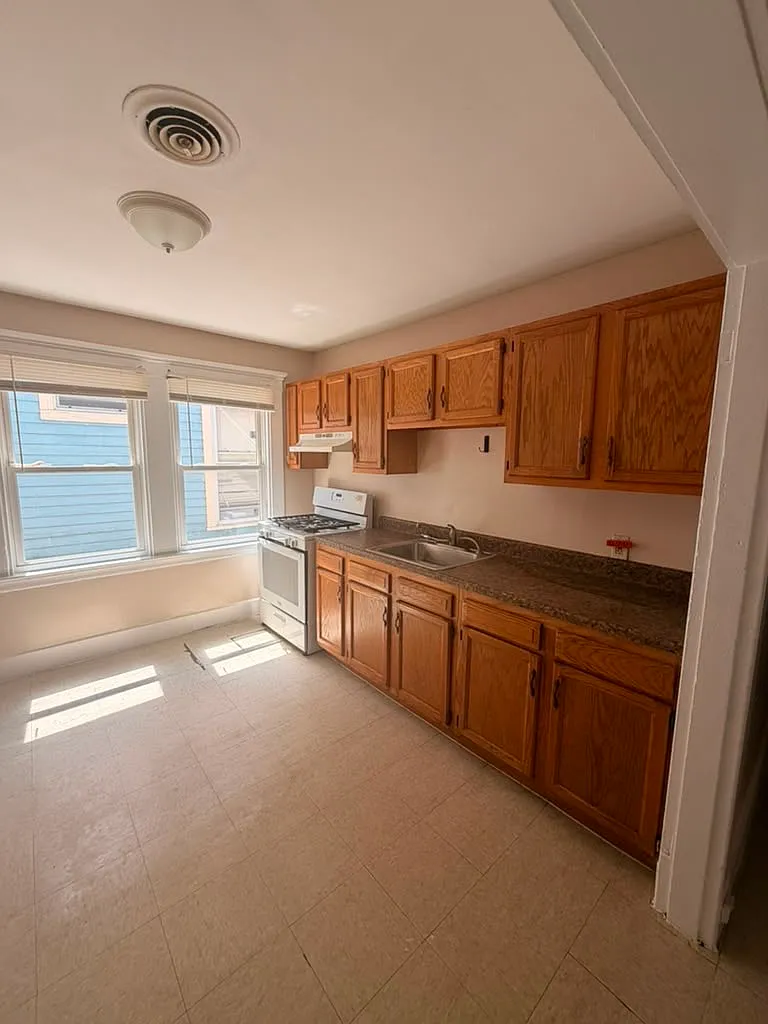 3 bed, 900 sqft, $1,425 — Photo 4
