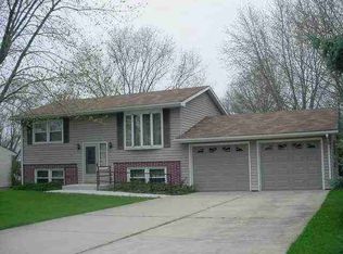 2100 Bedford Rd, Freeport, IL 61032