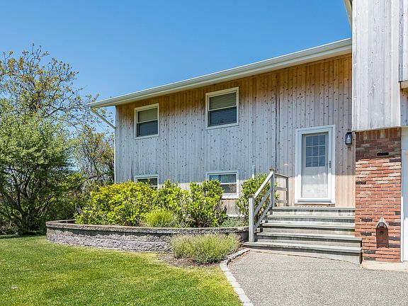 3rd image of 156 Soundview Dr