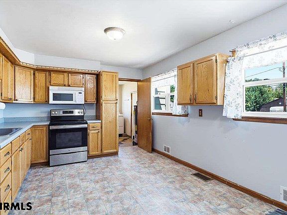 4th image of 421 Madison St