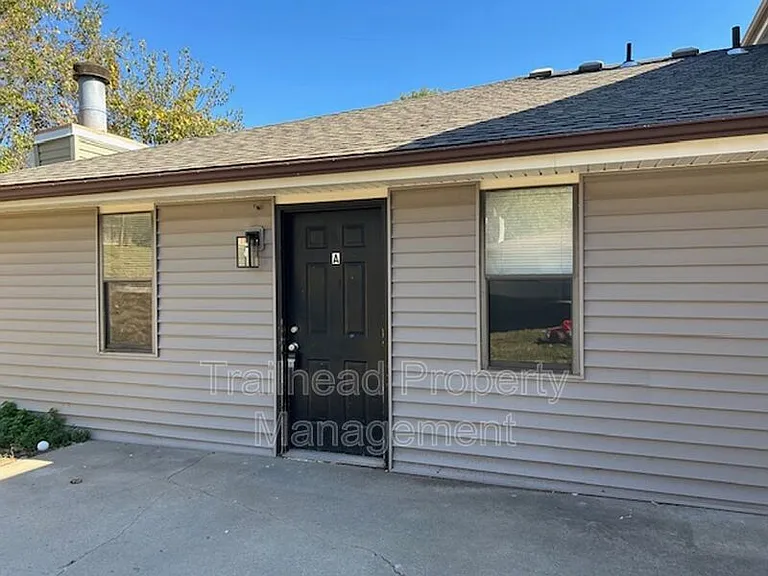 8702 NW 82nd Ter #A — Photo 2