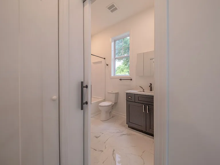 824 Chandler Ave — Photo 11