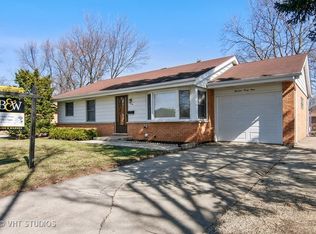 1349 Dakota Dr, Elgin, IL 60120