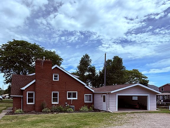 3rd image of 45824 Jefferson Ave #1