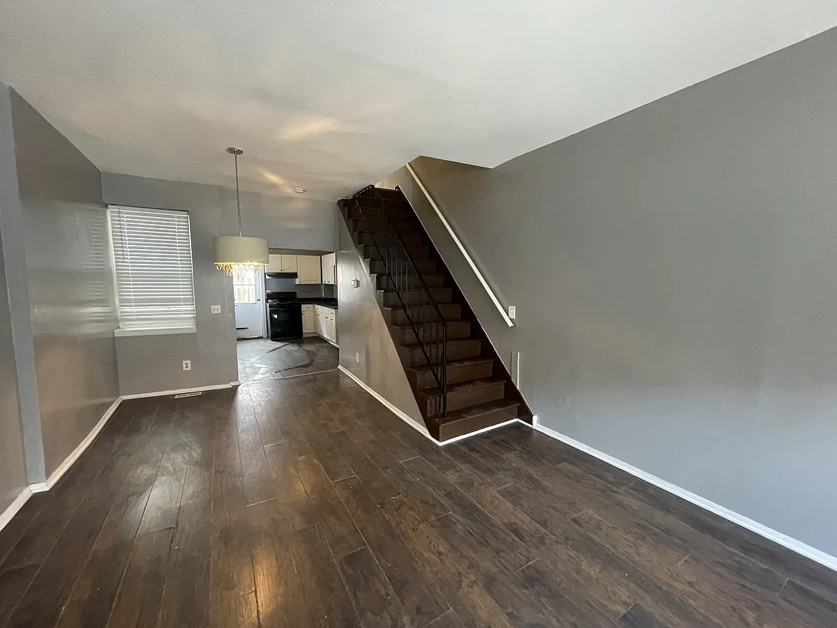 Building Photo - 537 Newton Ave