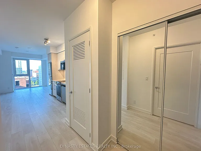 75 James St S #908 — Photo 2