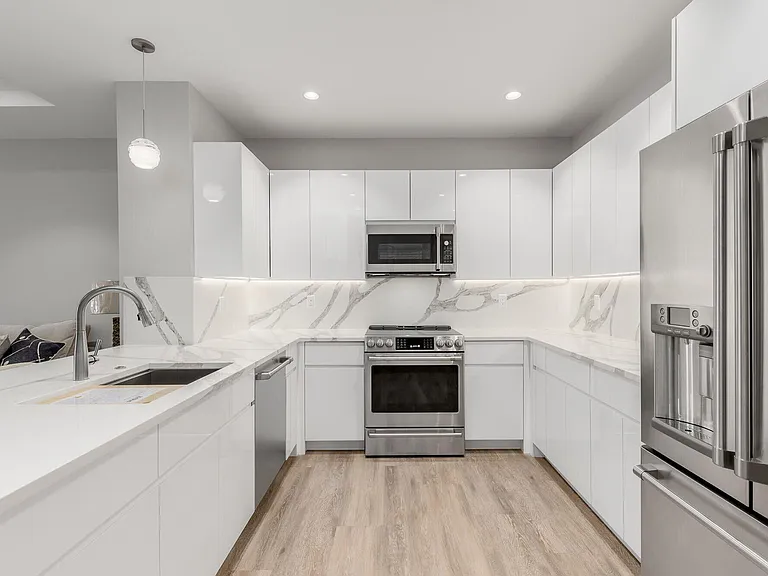 41 SW Seminole St #305 — Photo 11