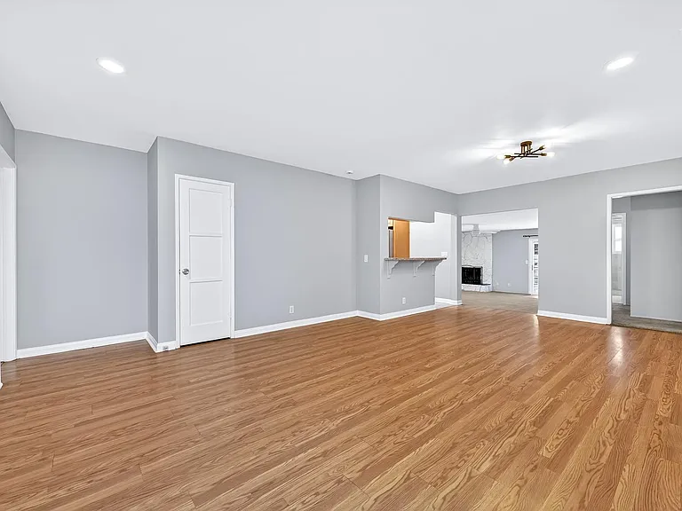 4913 Premiere Ave — Photo 5