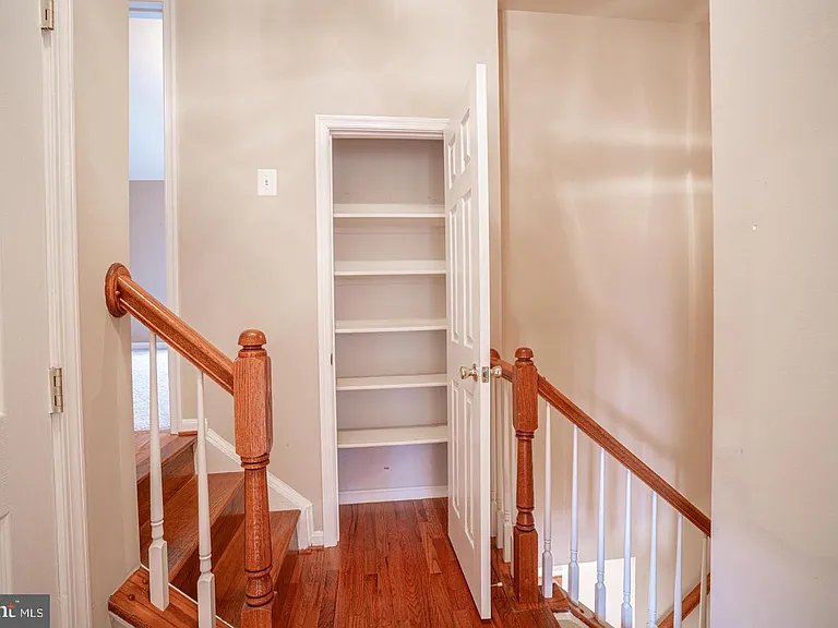 437 Clayton Ln — Photo 10