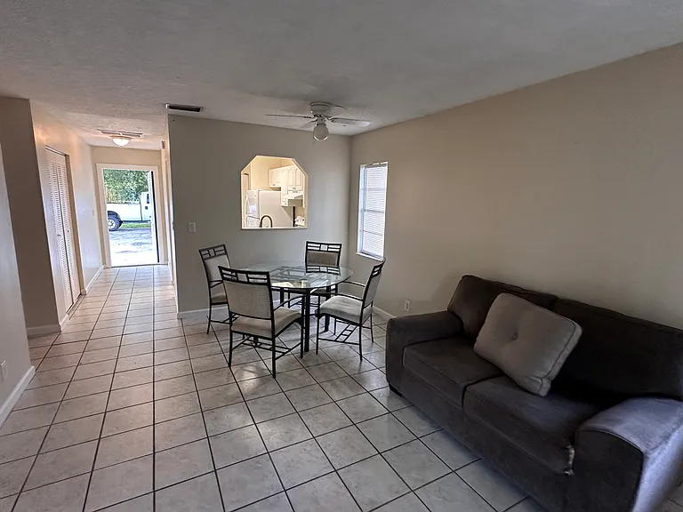 721 SW Gardens Blvd — Photo 4