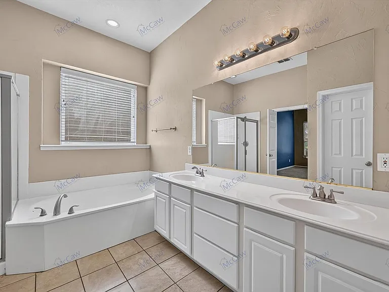 504 Coventry Dr — Photo 16
