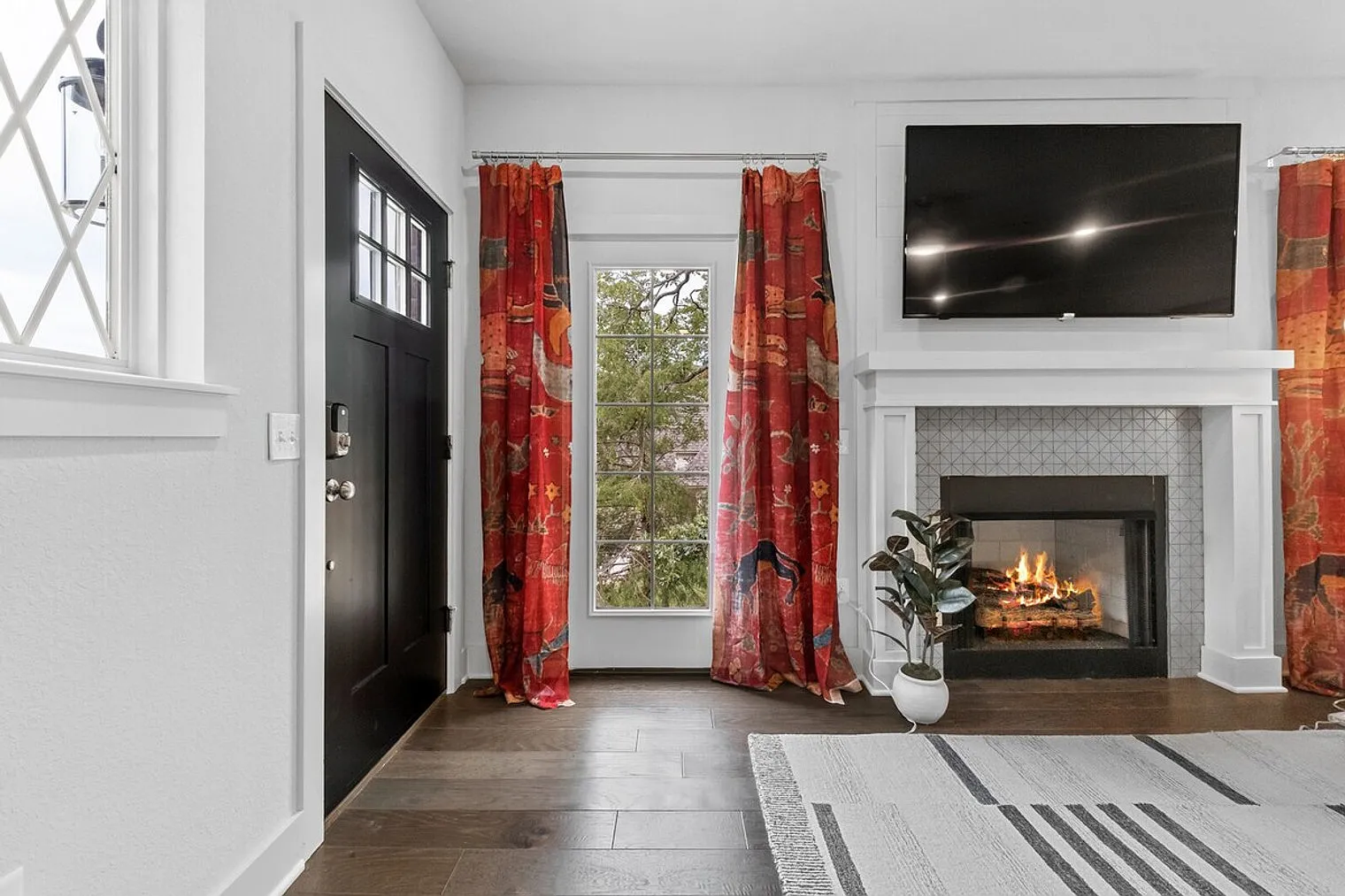 4 bed, 3.0 bath, 2217 sqft, $5,824 — Photo 4