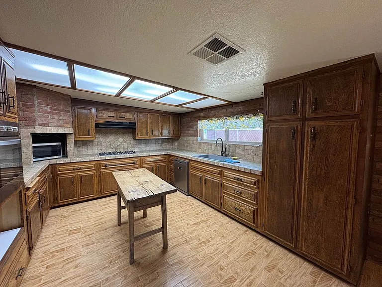 8893 S Calle Del Media — Photo 11