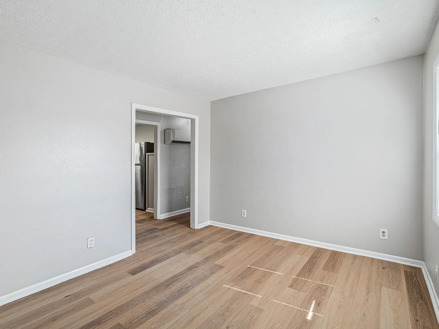 (ACHJH) 3811 & 3813 Fairmont Boulevard Duplex - 2 — Photo 4