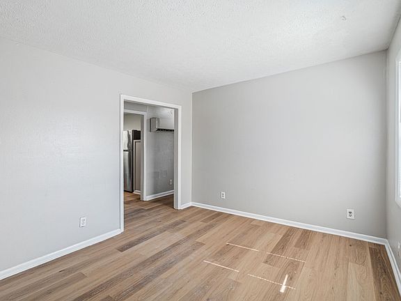 4th image of 3813 Fairmont Blvd NE #2