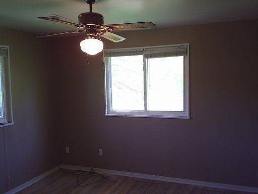 5th image of 340 Liveoak Dr