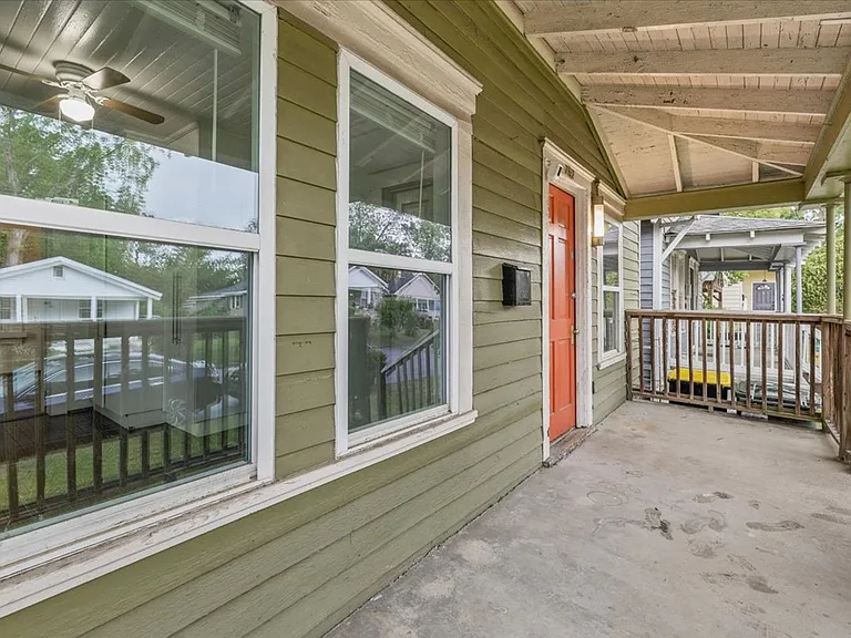 762 E Waldburg St — Photo 5