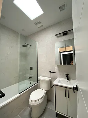 Bathroom, photo 1