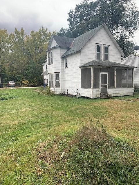 2nd image of 240 Cottage Ave W