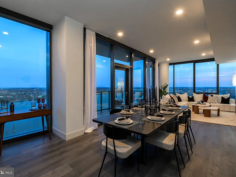 1-5 Dock St #Penthouse 2904 — Photo 6