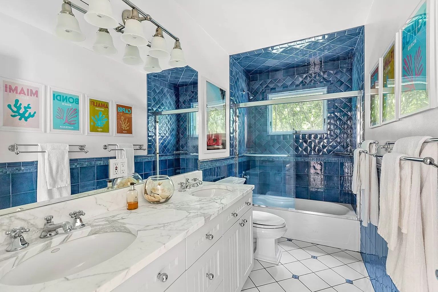  Shared bathroom for guests