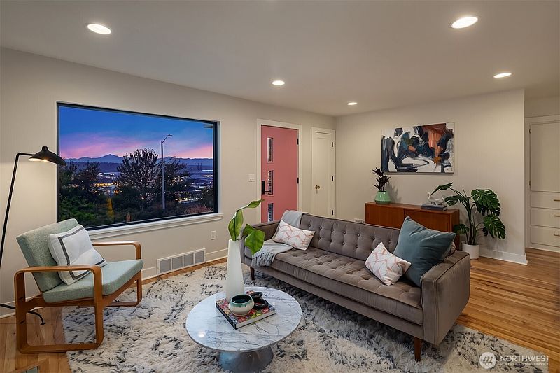 3rd image of 4002 12th Avenue S