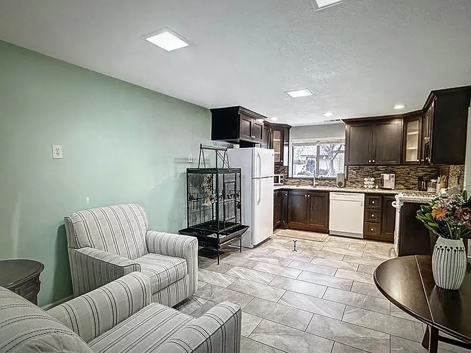 333 1/2 N San Dimas Canyon Rd