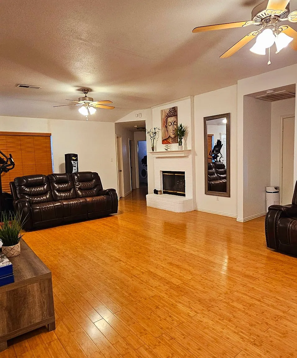 Single Unit Home in Cedar Hill | 905 Crestwood Dr | $2150 | Available 10/16 — Photo 2