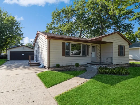 605 N 6th Street Pl, Indianola, IA 50125