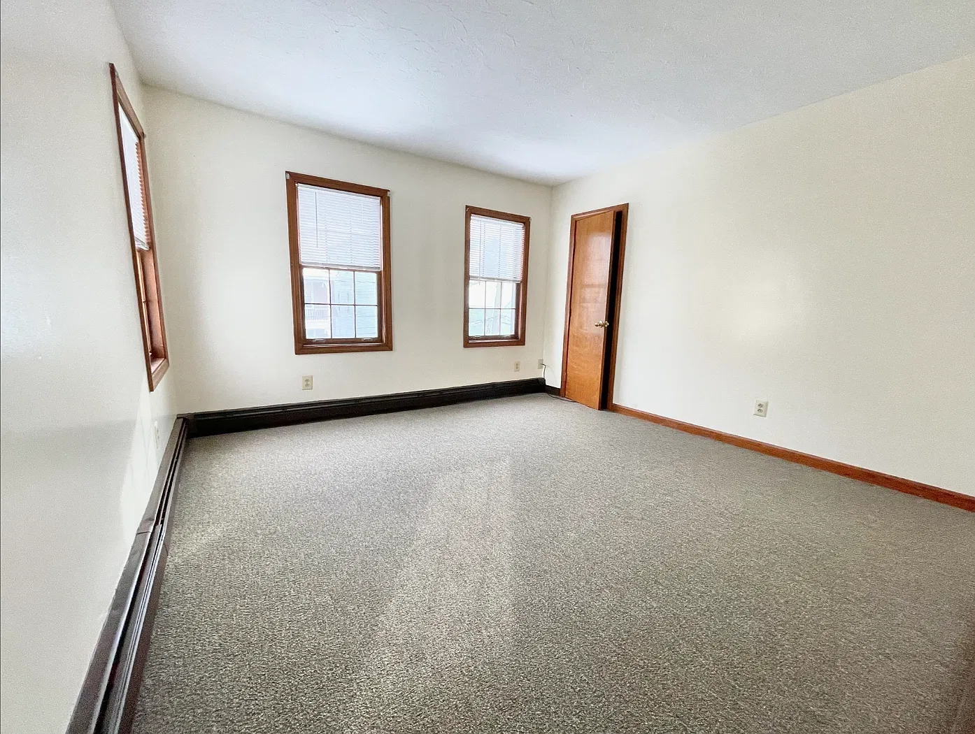 2 bed, 800 sqft, $1,800 — Photo 3