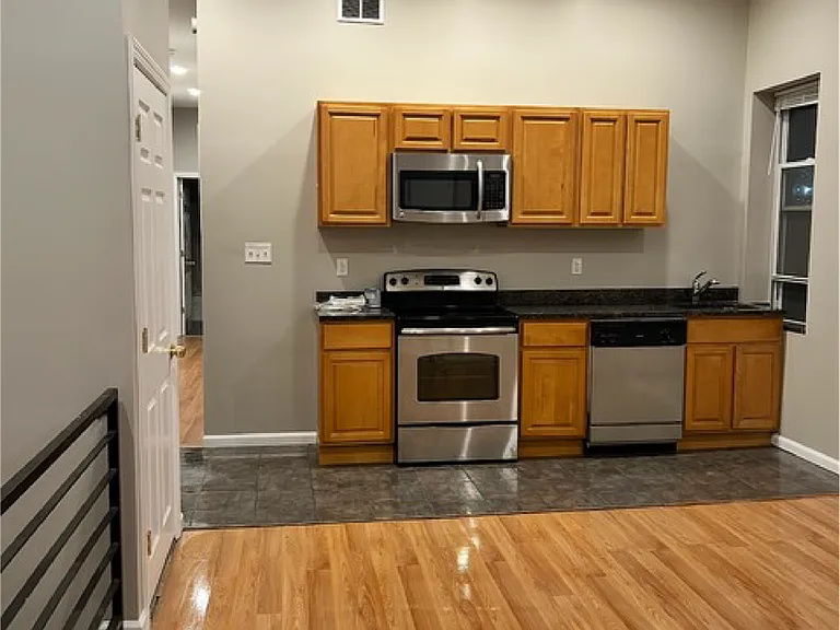 2113 E Huntingdon Street — Photo 1