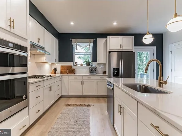 1017 S Taylor Ct, Arlington, VA 22204