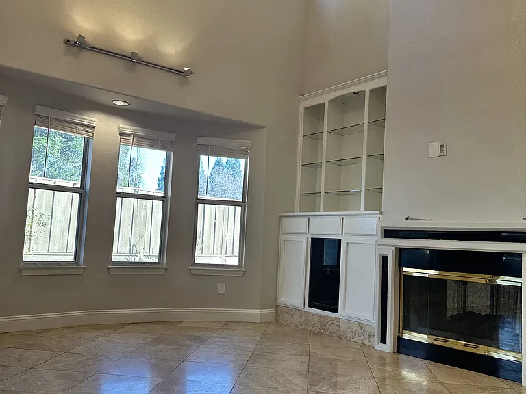 2221 Banbury Cir — Photo 21