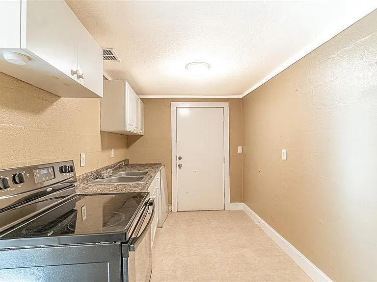 114 E Northside Dr #3 — Photo 6