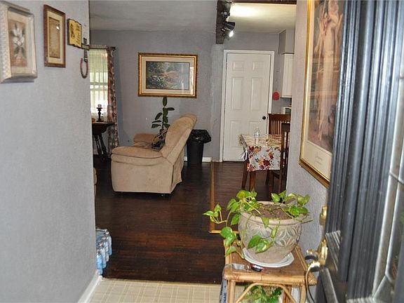 4th image of 521 Cherry Ln