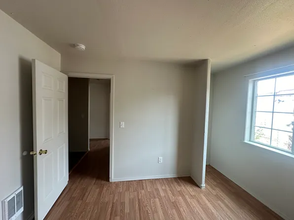 216 3rd Ave #G, Granger, WA 98932