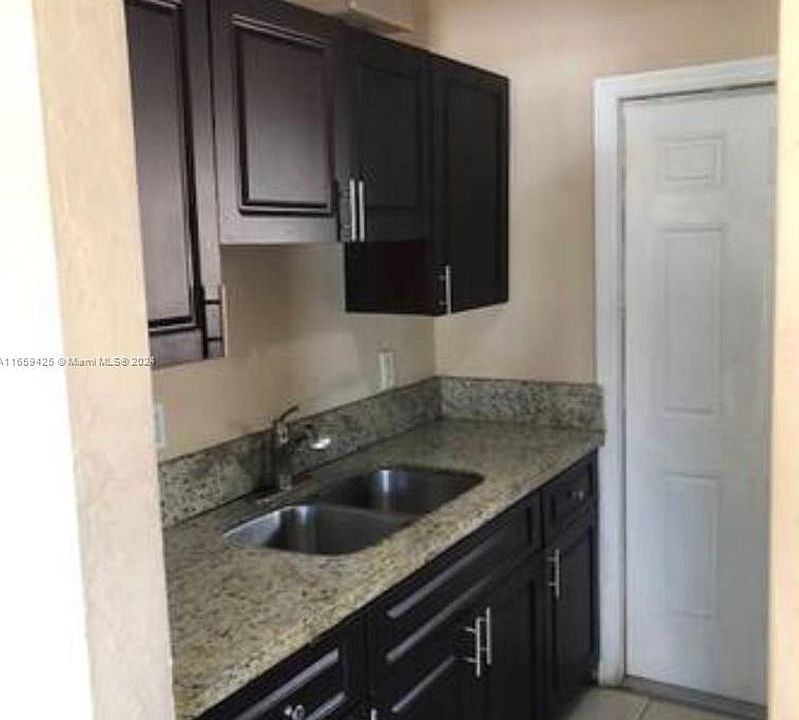 1st image of 4721 NE 18th Ave #0